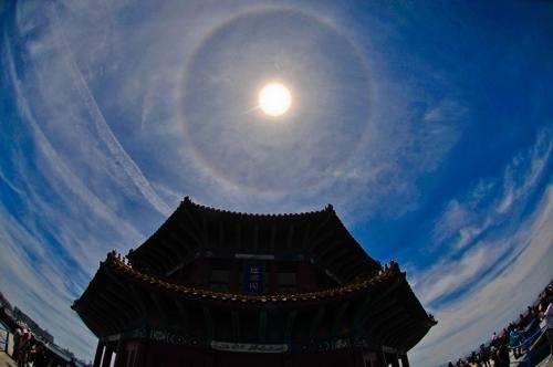 日晕三更雨月晕午时风,是什么意思?