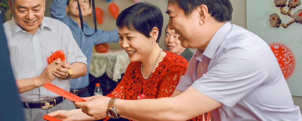 儿媳对丈夫父亲的称呼是什么？