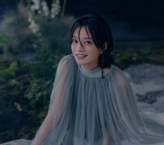 赵薇在接受采访时说捍卫家庭的题材该out了，你们认同这个观点吗？