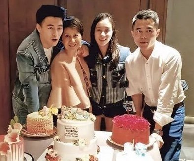 赌王四太回应何超欣组女团,此事具体是怎么回事?