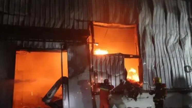 安阳火灾知情人:内衣厂烧了7小时,事故工厂究竟是一家什么样的企业?