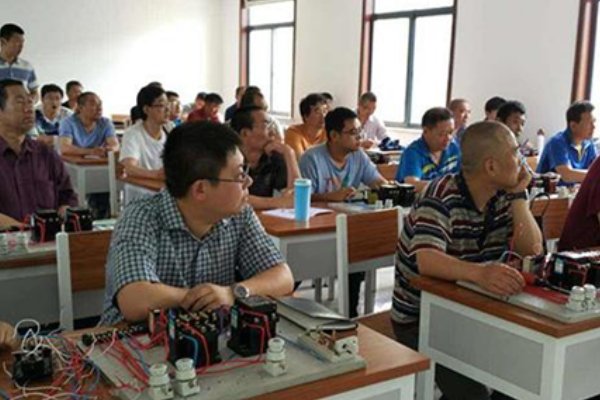 考个低压电工证多少钱啊？