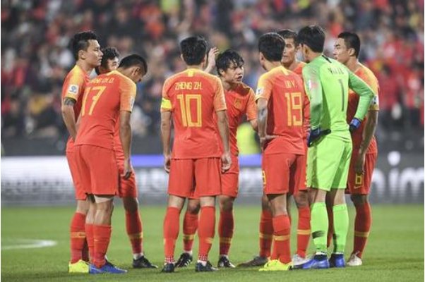 国足世界排名下跌两名，你是怎么看待国足的？