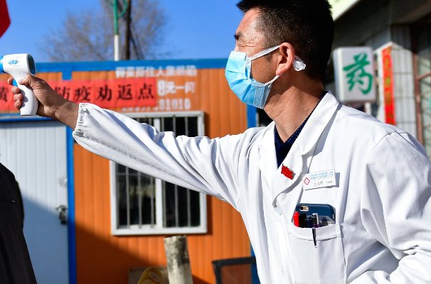 黄渤梅婷在深圳某小区拍戏遭驱赶，这到底是怎么回事？