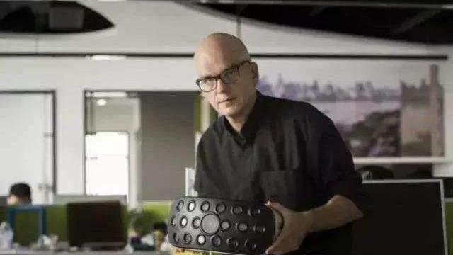 美国落魄科学家，戴维·布雷迪投奔中国，为何会在我国研发10亿级相机？