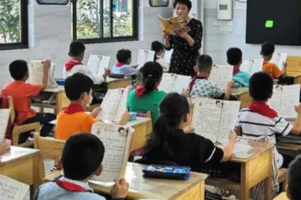 确凿的拼音和意思