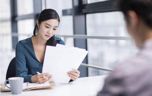 女子应聘人事被要求写恋爱经历，你认为恋爱经历与工作有关系吗？