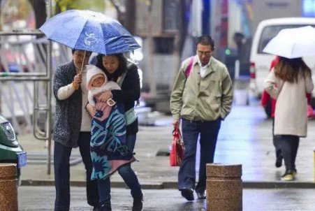 有22个省份将出现“断崖式”降温，造成降温的主要原因是什么？