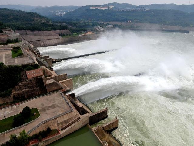 湖北高温预警，洪涝过后又迎暴晒这是为什么呢？