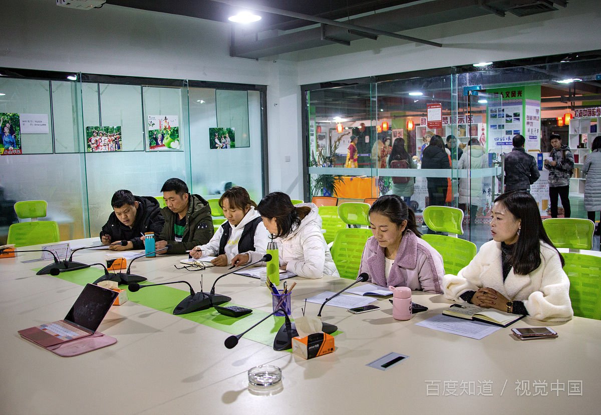 高学历老人在求职过程中屡屡碰壁，为何呢?