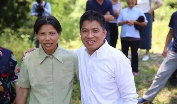 江西学霸伍继红，692分上人大，两次婚姻生6个娃，如今怎样了？