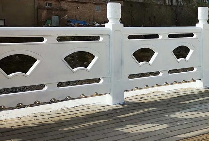 长沙少女突然坠楼被妈妈抓住腿，她究竟怎么了？