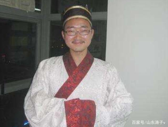 他高考用甲骨文写作文,仅得6分却被高校录取,后来怎样?