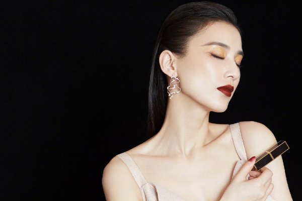 黄圣依的身高体重