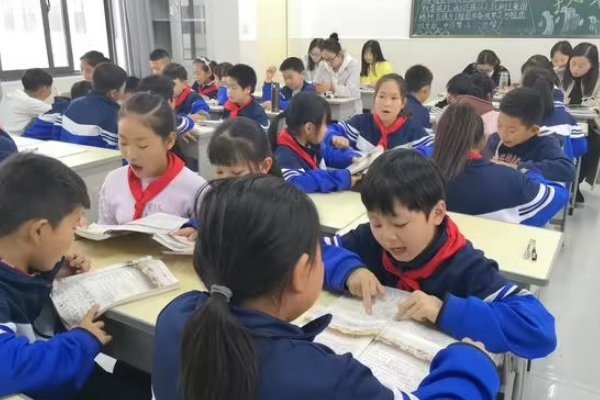 小明擦黑板写一组连续的动作