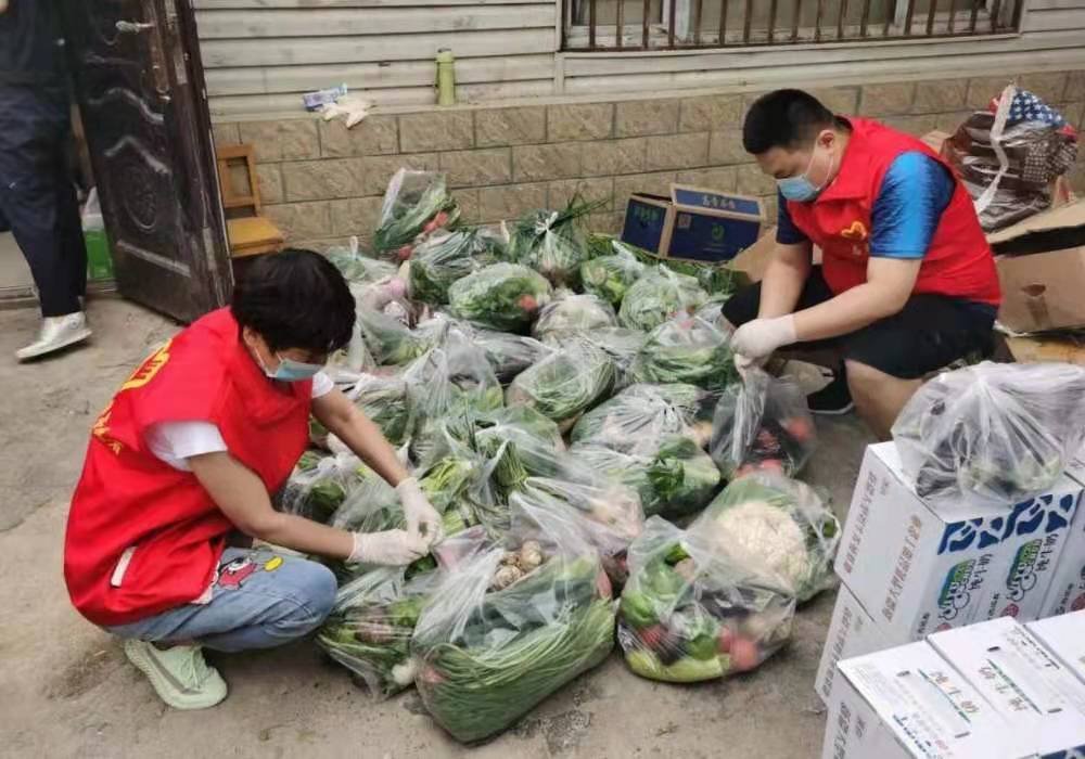 广州疫情管控区蔬菜包10元一袋，市民们的反响如何？