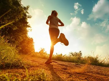 安徽女子天台散步把楼顶走出一圈跑道令人敬佩，长期跑步可以增强免疫力吗？