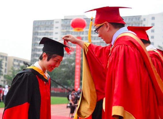 对于完善和落实研究生分流退出机制一事，你有何看法？