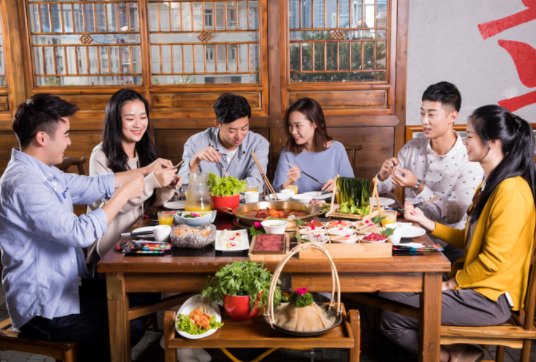 网曝成都一火锅店突然被防疫封控，吃火锅的人当时是什么感受？