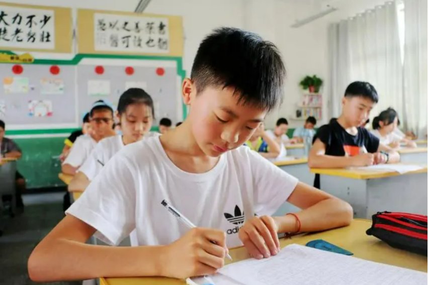 2023年小学六年级成绩可以在学校官网查询吗？