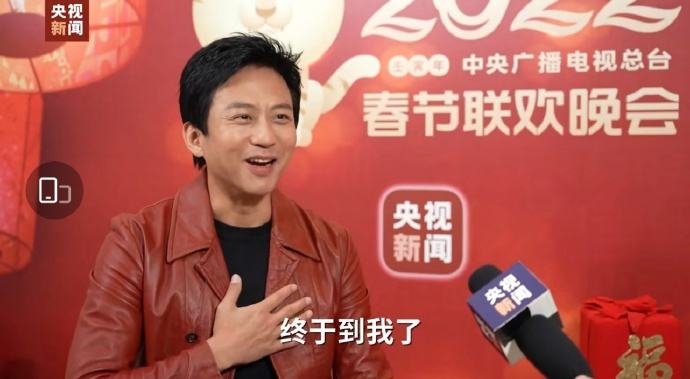 邓超春晚唱跳太活泼，孙俪喊话冷静点，如何评价他在舞台上的表现？