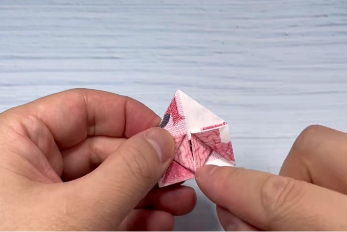 人民币怎么叠玫瑰花