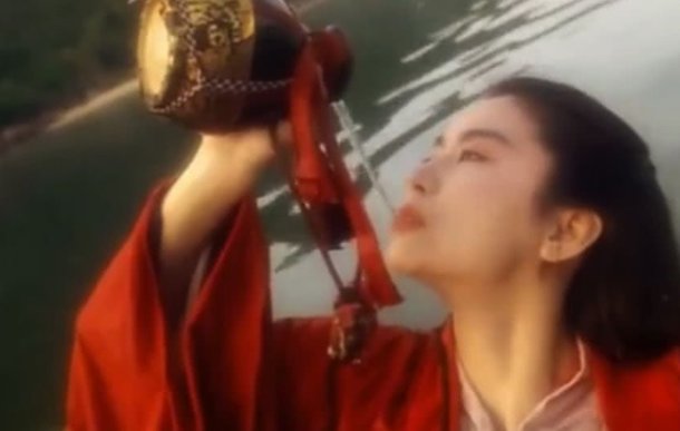 电视剧《笑傲江湖》中东方不败对令狐冲有感情吗 是怎么样的感情？