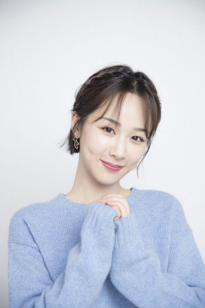 张艺兴太宠杨紫了!开拖拉机带小紫兜风解闷,他们是否有进一步的可能?