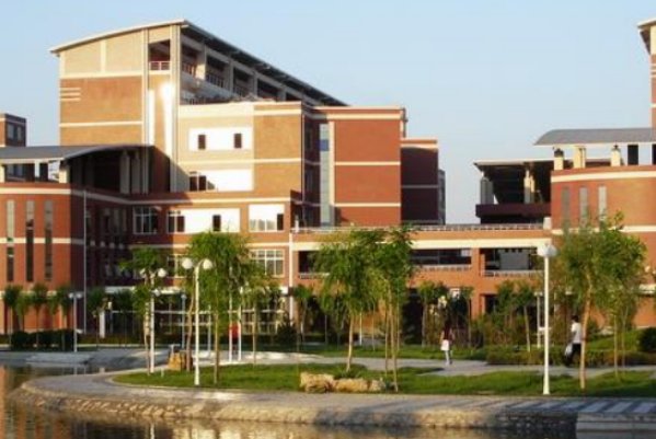 本三学费一年大概多少