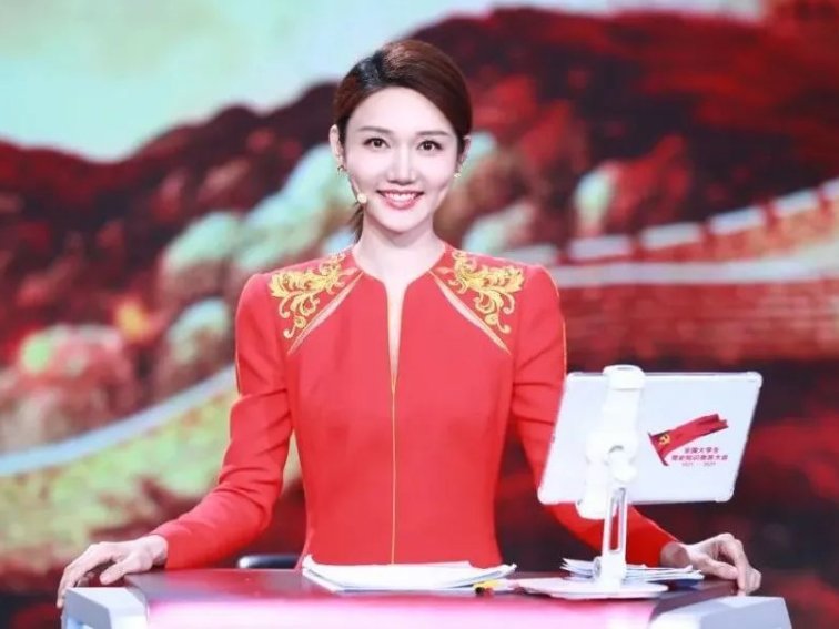 央视主持人龙洋的个人资料