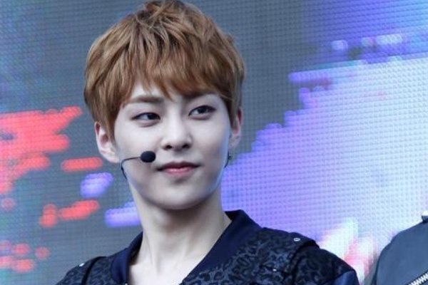 EXO的所有成员的名字、照片和简介