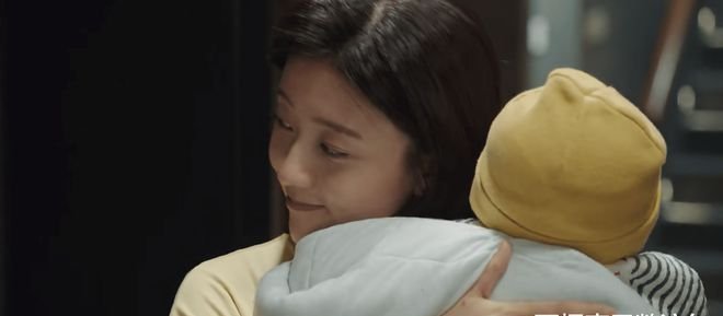 江苏女子疫情前飞美国待产，产假后回国上班被开除，起诉至法院最后咋判的？