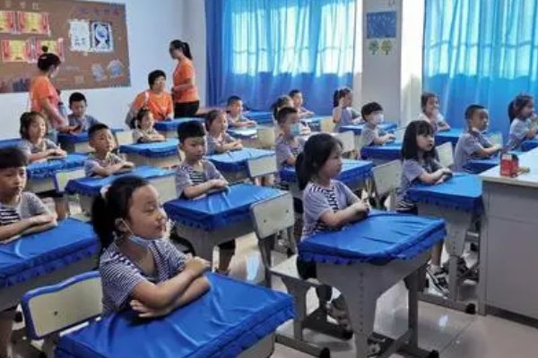 嫌的拼音怎么读