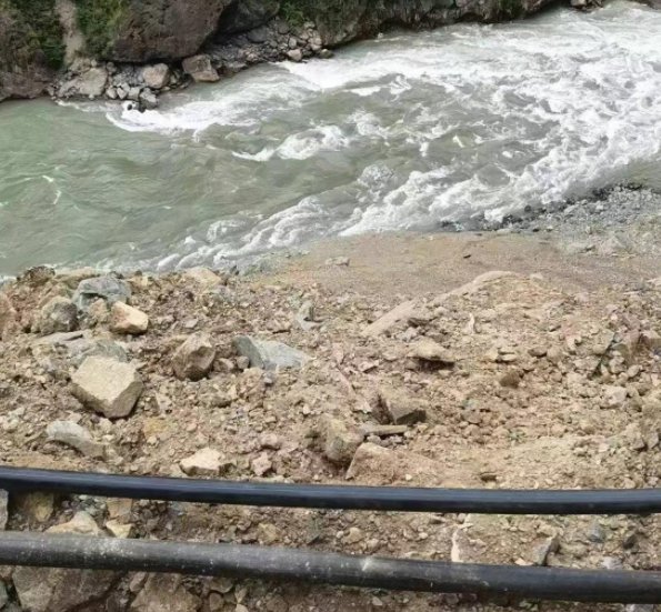 丈夫自称洗手去了，云南女子连人带车坠江失联！其夫为何成了首号怀疑对象？