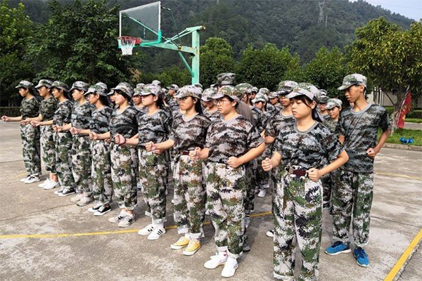 军训立正稍息动作要领