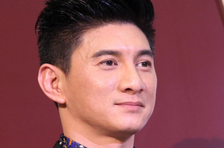 吴奇隆跟窦骁一起喝酒,在节目中落泪,原因让人心疼,你知道为什么吗?