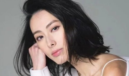 李泽楷力捧25岁模特，曾交往12位知性美女，他的情史有多丰富？