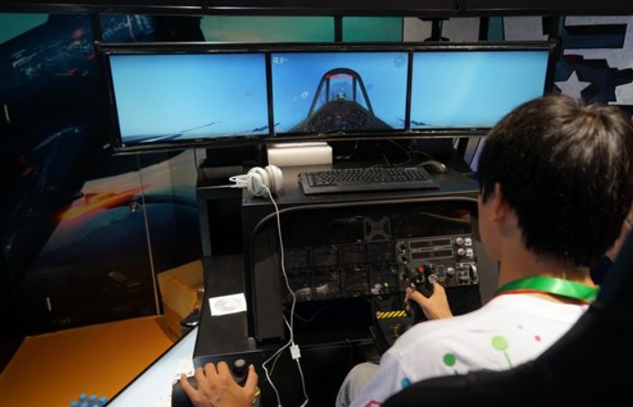 未来雷霆舱红蓝通道区别