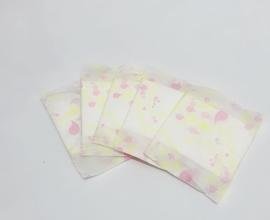 月销数万的散装卫生巾引发争议，涉事店铺有何回应？