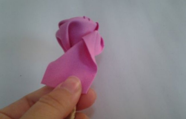 怎么用海绵纸做玫瑰花