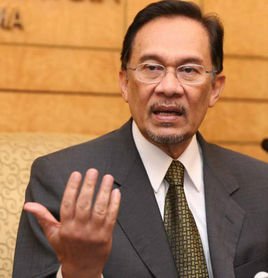 安华·依布拉欣的安华遭革职