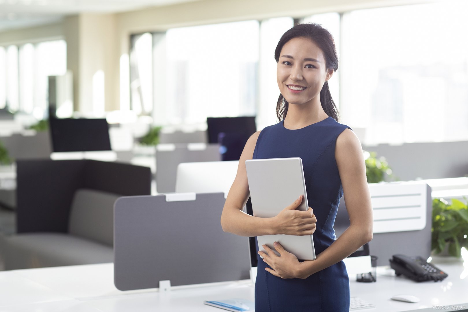 15岁黄多多收工照曝光,气质成熟没孩子气,她的状态如何?