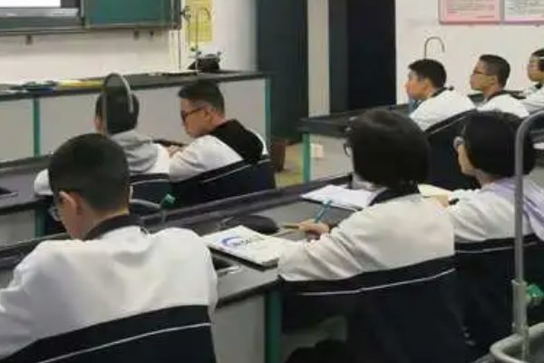 谢天谢地对一句下联