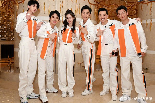 宋轶和郭麒麟官宣“结婚”，深夜表白我们永远在一起，你会嗑这对cp吗？