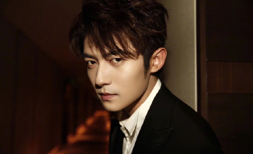 张含韵、佟梦实恋情曝光，男方被批是渣男，他在圈内的人缘为何这么差？