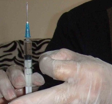 如何自己给小狗打疫苗