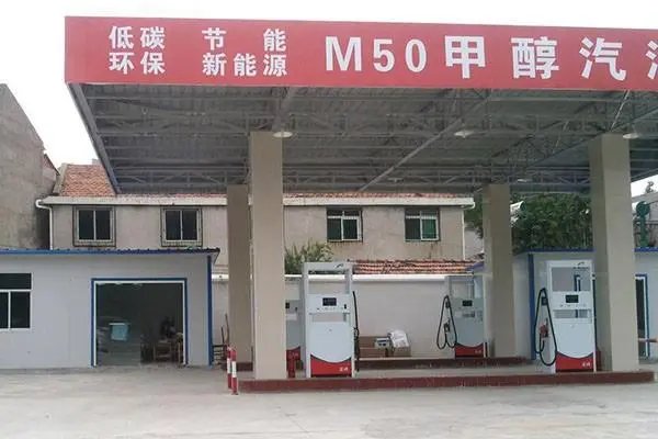 国内油价调整，加满一箱92号汽油将多花10元，油价还会上涨吗？