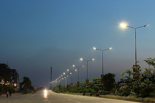 路边的路灯像什么比喻句