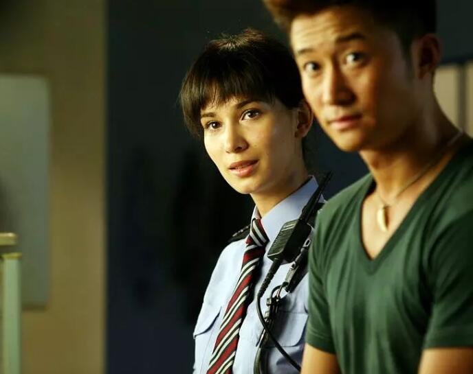 《狼牙》里阿布到底是干什么的？？怎么那么多伤？