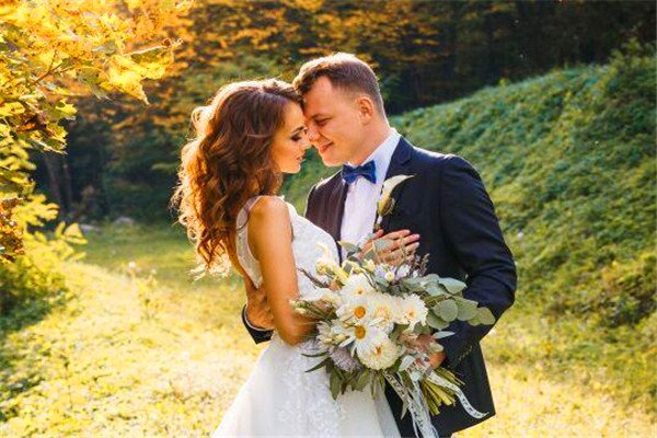 第一批00后开始被催婚了，他们能担负起成家的重担吗？